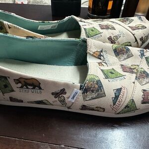 TOMS Adventure Print Slip-On Shoes - Cream